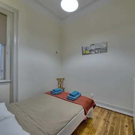 Almirante Reis Apartment *